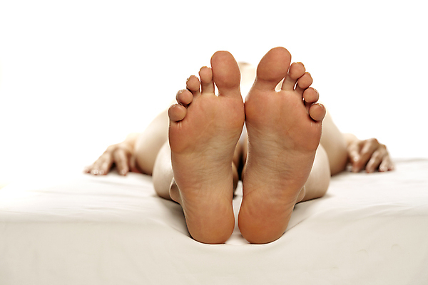 포토 JPG 해외이미지 맨발 신체부위 눕기 뷰티 매끈함 각선미 발바닥 해외포토 모션 발 사람 감각 파일형식 이미지허브