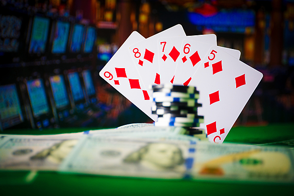 포토 JPG 해외이미지 사람없음 아웃포커스 트럼프 포커칩 도박 소프트포커스 카지노 포커 해외포토 촬영기법 놀이용품 게임 파일형식 이미지허브