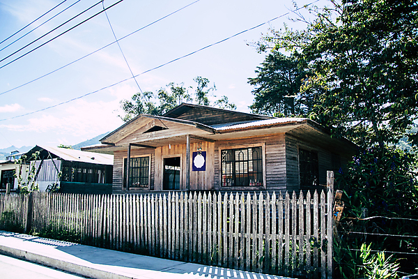 포토 JPG 해외이미지 전통 계절 도로 여행 백그라운드 자연 하늘 주택 독일 사람 풍경 사람없음 야외 목재 초록색 여름 파란색 컬러풀 미국 흰색 역사 남쪽 내추럴 고립 아마존 페루 해외포토 나무 유럽 길 컬러 북아메리카 재료 교통시설 건물 남아메리카 방향 생태계 파일형식 이미지허브
