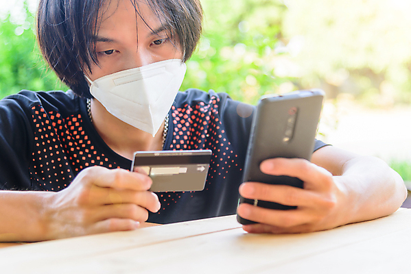 포토 JPG 해외이미지 라이프스타일 손 컨셉 돈 인터넷 비즈니스 통신 모바일 주택 관리 가면 한명 사람 금융 쇼핑 컴퓨터 상점 디지털 공책 웹 카트 타이핑 잡기 네트워크 신용카드 구매 무선전화기 고객 상업 전자 결제 질서 온라인 전자상거래 해외포토 1 모션 문구용품 건물 생활 신체부위 경제 전자제품 예절 재산 전화기 파일형식 이미지허브