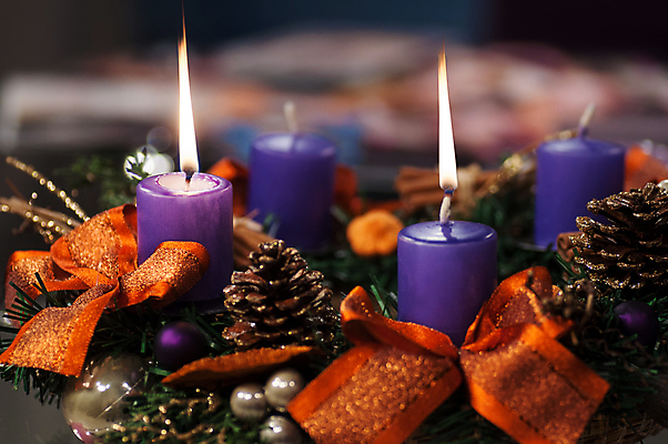 포토 JPG 해외이미지 전통 계절 백그라운드 크리스마스 겨울 촛불 불 휴가 전등 새해 기념 사람없음 장식 빛 축제 어둠 축하 황금 야간 12월 연소 해외포토 자연요소 기념일 컨셉 초 조명 날짜 파일형식 이미지허브