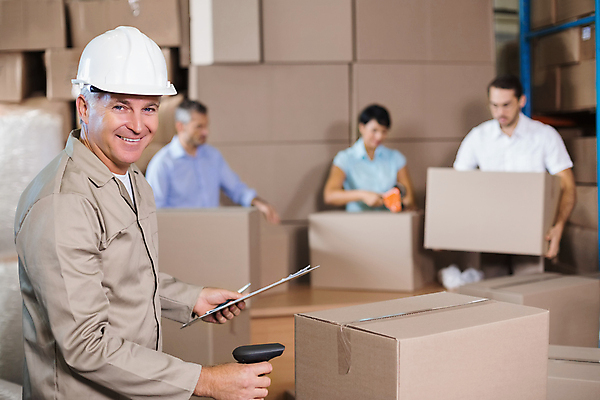 포토 JPG 해외이미지 백인 응시 여자 남자 40대 중년 50대 노동자 실내 들기 여러명 상반신 20대 성인 앞모습 옆모습 아웃포커스 30대 상자 작업 안전모 물류창고 서류판 스캐너 해외포토 서양인 직업 시선 뷰포인트 다수 모션 촬영기법 사람 청년 내부 장년 사무용품 헬멧 안전장비 창고 파일형식 이미지허브