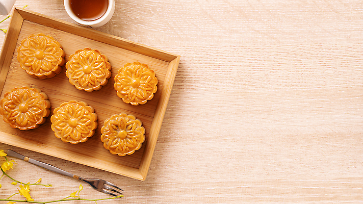 포토 JPG 해외이미지 접시 꽃 디저트 실내 사람없음 하이앵글 달콤 나무탁자 카피스페이스 월병 해외포토 식물 식기 음식 뷰포인트 탁자 내부 과자 공백 맛 중국전통 파일형식 이미지허브