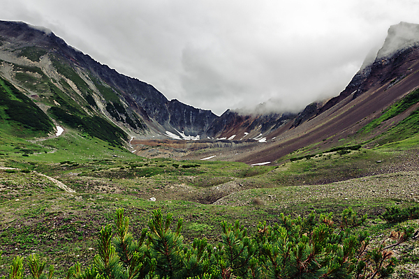 포토 JPG 해외이미지 식물 구름 계절 여행 자연 날씨 산 풍경 사람없음 야외 초록색 여름 환경 하이킹 숲 언덕 그림 생태계 안심 상록수 산봉우리 원뿔 흐림 내추럴 산악지대 절정 지질학 산맥 해외포토 자연요소 도형 교육 컬러 레저 육류 봉우리 파일형식 이미지허브