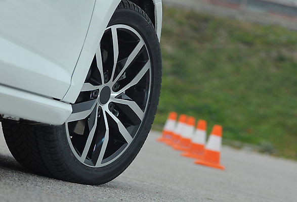 포토 JPG 해외이미지 모델 직업 라이프스타일 디자인 스포츠 여행 교통시설 자동차 거리 사람없음 디지털 힘 경쟁 꿈 운전 레이싱 시간 바퀴 고속도로 운전사 고급 우아함 철 속도 타이어 승객 엔진 모터 알루미늄 엘리먼트 잇몸 자동 철강 스타일 디테일 해외포토 도로 육상교통 교통 컨셉 신체 모션 시합 생활 시설 파일형식 이미지허브