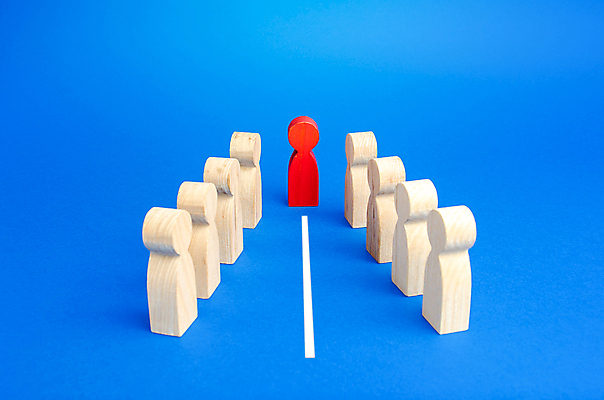 포토 JPG 해외이미지 선 실내 사람없음 경쟁 말_게임 파란배경 일렬 갈등 해외포토 백그라운드 컨셉 내부 파란색 게임 파일형식 이미지허브