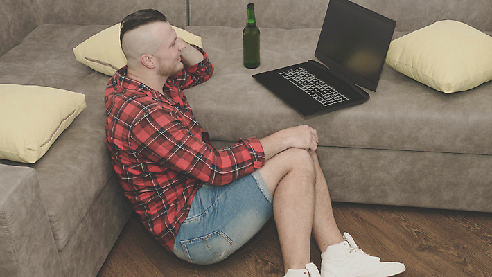 포토 JPG 해외이미지 모델 직업 학생 라이프스타일 남자 행복 안경 얼굴 셔츠 인터넷 비즈니스 노동자 맥주 실내 한명 미소 웃음 사람 노트북 컴퓨터 갈색 유행 디지털 회색 흰색 업무 비즈니스맨 읽기 검색 경영자 온라인 채팅 프리랜서 스타일 해외포토 1 잡화 감정 컬러 상의 모션 주류 표정 내부 생활 신체부위 전자제품 작업 직장인 리더 파일형식 이미지허브