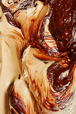 포토 JPG 해외이미지 음식 백그라운드 아이스크림 디저트 사람없음 가로 갈색 초콜릿 보라색 냉동 얼음 소용돌이 달콤 맛 크림 상쾌 질감 코코아 프리미엄 해외포토 자연요소 감정 음료 컬러 컨셉 회오리 파일형식 이미지허브