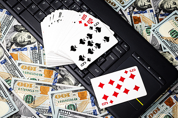 포토 JPG 해외이미지 돈 사람없음 키보드 트럼프 도박 카지노 포커 해외포토 놀이용품 게임 재산 파일형식 이미지허브