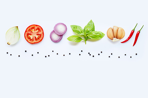 포토 JPG 해외이미지 백그라운드 토마토 채소 식재료 고추 양파 실내 마늘 사람없음 신선 흰배경 후추 바질 적양파 해외포토 내부 흰색 향신료 파일형식 이미지허브