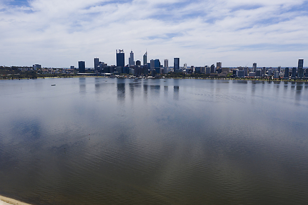 포토 JPG 해외이미지 나무 식물 구름 공원 바다 잎 자연 하늘 안테나 풍경 사람없음 야외 건물 목재 초록색 물 반사 갈색 환경 시골 도시 호주 숲 지역 타운 내추럴 드론 삼림지대 해외포토 자연요소 건축물 공공시설 컬러 재료 통신 오세아니아 생태계 파일형식 이미지허브