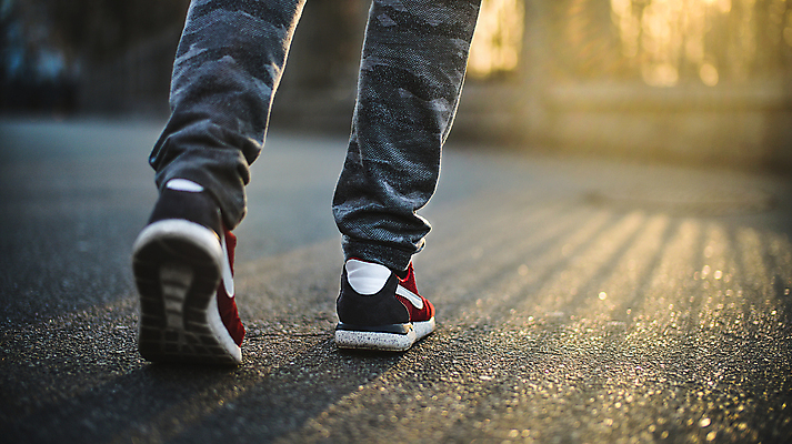 포토 JPG 해외이미지 학생 라이프스타일 남자 스포츠 백그라운드 운동화 신발 컨셉 발 자연 추상 거리 건강 사람 소년 성인 사람없음 야외 빨간색 여름 청춘 유행 걷기 검은색 자유 흰색 도시 닫기 시원함 연습 단계 그런지 무료 스타일 힙스터 해외포토 계절 패션 어린이 컬러 무늬 모션 생활 신체부위 생태계 파일형식 이미지허브