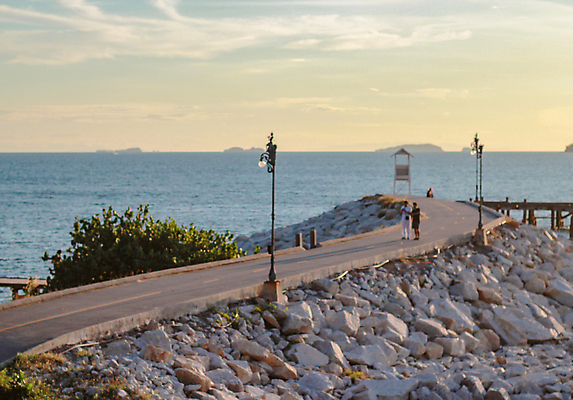 포토 JPG 해외이미지 구름 공원 파도 바다 섬 여행 백그라운드 태국 자연 하늘 휴가 풍경 사람없음 야외 물 여름 파란색 태양 일몰 바위 흰색 떨어짐 내추럴 전국 스플래쉬 수평선 해외포토 자연요소 계절 공공시설 아시아 컬러 컨셉 노을 돌_바위 생태계 파일형식 이미지허브
