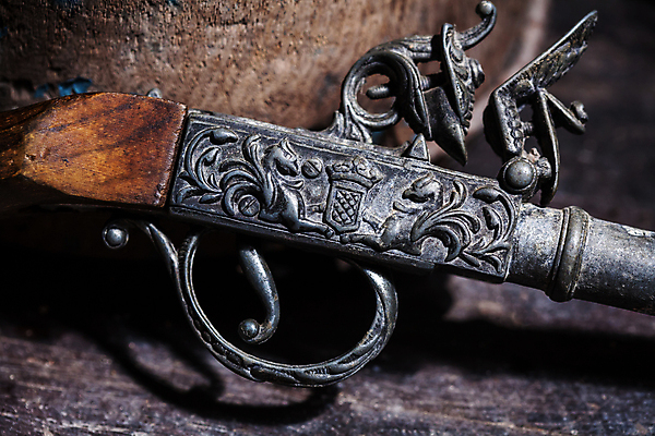 포토 JPG 해외이미지 영어 무기 사람없음 목재 검은색 권총 총 수확 골동품 역사 가루 수집 복고 군용 전쟁 슛 혁명 고립 옛날 총구 총포 해외포토 나무 문자 컬러 컨셉 농업 재료 군대 파일형식 이미지허브