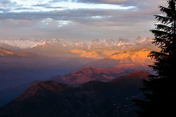포토 JPG 해외이미지 구름 여행 하늘 휴가 산 그림자 풍경 사람없음 파란색 갈색 마을 얼음 어둠 일몰 새벽 추위 안개 황금 정상 저녁 작음 큼 시원함 땅 인도인 언덕 북쪽 타운 절정 해외포토 자연요소 외국인 컬러 날씨 동양인 노을 도시 야간 크기 방향 파일형식 이미지허브