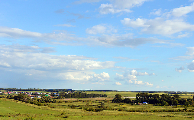 포토 JPG 해외이미지 나무 밭 자연 하늘 주택 풍경 사람없음 야외 초록색 여름 파란색 농장 마을 계곡 시골 언덕 러시아인 해외포토 서양인 식물 계절 컬러 농업 건물 생태계 파일형식 이미지허브
