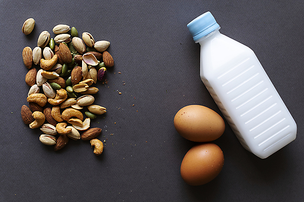 포토 JPG 해외이미지 얼굴 음료 음식 백그라운드 아침 건강 미소 사람없음 계란 검은색 우유 견과류 흰색 신선 맛 아침식사 섬유 내추럴 단백질 해외포토 주간 컬러 컨셉 유제품 표정 신체부위 알 식사 직물 영양소 파일형식 이미지허브