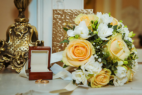 포토 JPG 해외이미지 디자인 커플 꽃 꽃다발 결혼 백그라운드 2 꽃무늬 관계 자연 결혼식 함께함 사랑 미술 사람없음 목재 장식 초록색 컬러풀 장미 유행 금속 흰색 하트 축하 반지 쌍 황금 보석 다발 심볼 다이아몬드 부드러움 약혼 제안 해외포토 모양 나무 식물 감정 컬러 컨셉 무늬 재료 장신구 재질 문화예술 이벤트 감각 광석 생태계 약속 파일형식 이미지허브