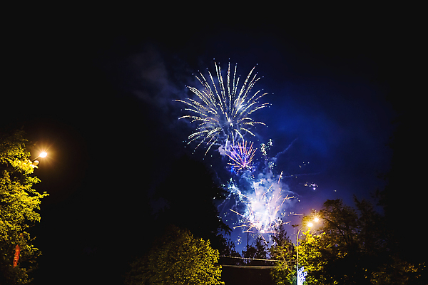 포토 JPG 해외이미지 나무 공원 하늘 휴가 조명 폭죽 사람없음 장식 공연 축하 야간 저녁 숲 폭발 러시아 쇼 경례 타운 필승 해외포토 자연요소 식물 공공시설 유럽 컨셉 이벤트 인사 도시 우승 파일형식 이미지허브