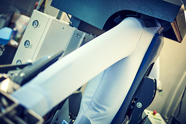 포토 JPG 해외이미지 드레스 옷 남자 셔츠 가사 비즈니스 건조 매달리기 정장 사람없음 유행 상점 줄무늬 직물 면 장롱 선택 빨래 옷걸이 묘사 오브젝트 세탁소 신발장 정중 스타일 해외포토 가구 컨셉 상의 무늬 모션 사람 파일형식 이미지허브