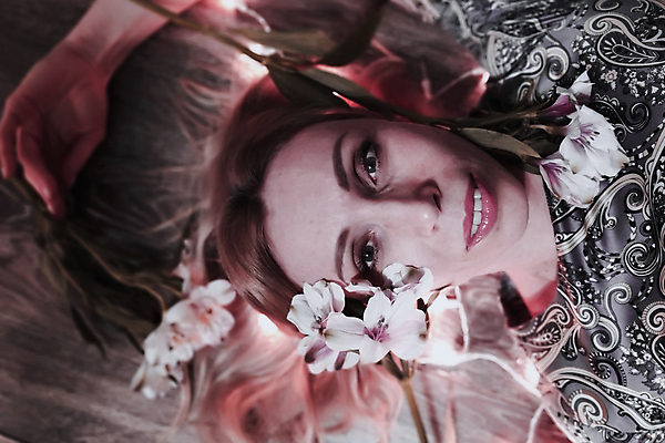 포토 JPG 해외이미지 백인 직업 응시 옷 여자 행복 벽 40대 포즈 백그라운드 성공 갈색머리 실내 한명 서기 미소 사람 성인 유행 우주 재킷 회색 자신감 우아함 닫기 경영자 개성 스타일 카피스페이스 해외포토 서양인 1 헤어스타일 시선 감정 컬러 중년 컨셉 모션 표정 내부 공백 외투 리더 파일형식 이미지허브