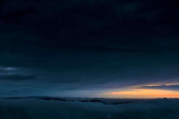 포토 JPG 해외이미지 나무 구름 계절 공원 유럽 여행 백그라운드 겨울 자연 하늘 날씨 휴가 산 풍경 사람없음 야외 파란색 빛 햇빛 태양 환경 얼음 검은색 어둠 추위 안개 소나무 황무지 야간 숲 언덕 장면 폭풍 내추럴 절정 해외포토 자연요소 식물 공공시설 나라 컬러 생태계 파일형식 이미지허브