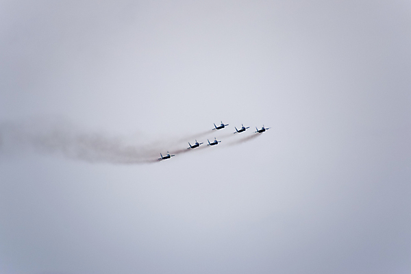 포토 JPG 해외이미지 구름 무기 날개 교통시설 하늘 비행기 기술 안테나 사람없음 파란색 힘 도움 묘기 공격 파일럿 전시회 항공 속도 군용 쇼 제트기 육군 엔진 에어쇼 곡예비행 대패 배기가스 소비에트 2017년 해외포토 자연요소 직업 컬러 교통 컨셉 통신 항공교통 모션 대중교통 군대 전시 비행 연도 시설 파일형식 이미지허브