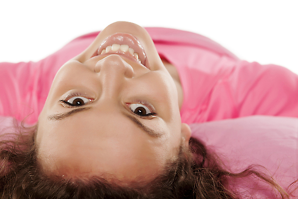 포토 JPG 해외이미지 백인 여자 행복 얼굴 한명 미소 머리 침대 표현 흰배경 슛 거짓말 해외포토 서양인 1 감정 가구 백그라운드 표정 사람 신체부위 흰색 파일형식 이미지허브