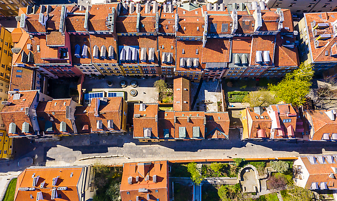 포토 JPG 해외이미지 전통 유럽 문화 여행 건축양식 창문 하늘 거리 아파트 주택 사람없음 야외 건물 가로 여름 관광지 하이앵글 도시풍경 갈색 식당 조약돌 도시 역사 옥상 시티라이프 타운 폴란드 구시가지 명승지 조감도 바르샤바 해외포토 라이프스타일 건축물 계절 건축 나라 뷰포인트 컬러 풍경 상점 돌_바위 파일형식 이미지허브