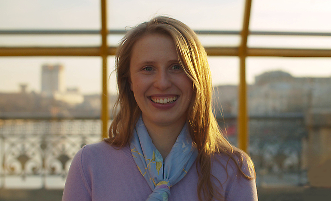 포토 JPG 해외이미지 백인 1 라이프스타일 응시 여자 행복 얼굴 백그라운드 거리 한명 미소 웃음 사람 성인 야외 강 도시풍경 유행 맑음 봄 도시 자신감 내추럴 진짜 혼자 해외포토 서양인 시선 계절 감정 날씨 표정 풍경 생활 신체부위 파일형식 이미지허브