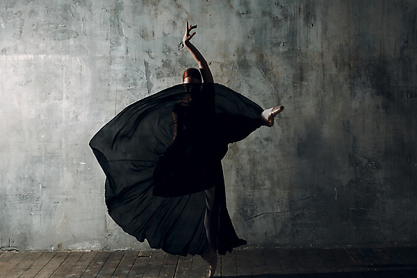 포토 JPG 해외이미지 전신 라이프스타일 여자 실내 한명 성인 앞모습 손들기 춤 우아함 발레 발레리나 발레복 다리들기 성인여자한명만 해외포토 1 옷 뷰포인트 컨셉 모션 문화예술 사람 내부 생활 여자한명만 성인여자만 파일형식 이미지허브