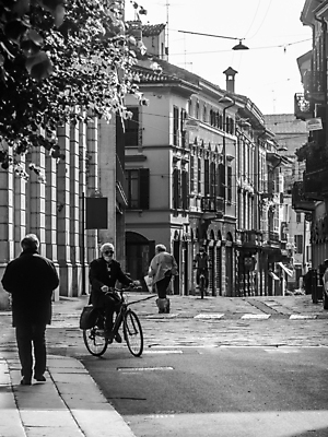 포토 JPG 해외이미지 잡화 유럽 선 거리 건강 가면 사람없음 쇼핑 도시풍경 상점 자전거 이탈리아 잠김 금지 긴급 도시 업무 도심 고독 보호 질병 위험 사인 상업 규칙 셔터 영 고립 소셜 위기 적자 혼자 비용 중소기업 해외포토 감정 나라 컨셉 회사 의학 풍경 경제 숫자 바이크 작업 파일형식 이미지허브