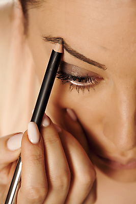 포토 JPG 해외이미지 모양 백인 모델 직업 여자 얼굴 한명 연필 화장품 성형수술 눈썹 피부 그림 완벽 신청 완전 해외포토 서양인 1 컨셉 학용품 사람 신체부위 필기구 뷰티 수술 파일형식 이미지허브