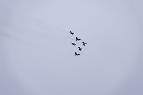 포토 JPG 해외이미지 구름 날개 하늘 비행기 사람없음 파란색 힘 공연 묘기 공격 파일럿 전시회 항공 속도 군용 싸움 전쟁 러시아 쇼 제트기 육군 엔진 에어쇼 곡예비행 대패 배기가스 2017년 해외포토 자연요소 직업 유럽 컬러 항공교통 모션 대중교통 군대 이벤트 전시 비행 연도 파일형식 이미지허브