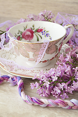 포토 JPG 해외이미지 실내 사람없음 찻잔 라일락 해외포토 꽃 잔 내부 파일형식 이미지허브