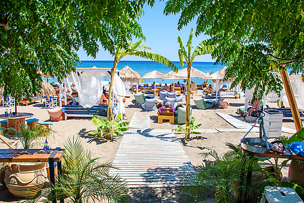 포토 JPG 해외이미지 모래 바다 섬 여행 의자 우산 하늘 휴가 휴식 풍경 사람없음 여름 파란색 햇빛 태양 맑음 침대 지중해 그리스 선베드 양산 그리스인 가림막 해외포토 자연요소 서양인 계절 유럽 컬러 가구 컨셉 날씨 파일형식 이미지허브