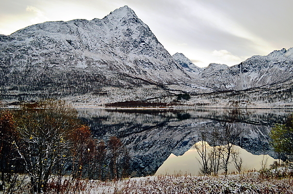 포토 JPG 해외이미지 구름 여행 백그라운드 자연 하늘 산 풍경 사람없음 야외 트래킹 하이킹 언덕 절정 해외포토 자연요소 레저 생태계 파일형식 이미지허브