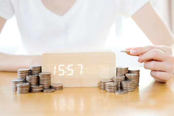 포토 JPG 해외이미지 손 여자 백그라운드 컨셉 돈 비즈니스 손가락 성공 주택 사람 사람없음 금융 경제 쌓기 달러 동전 저축 유로 성장 흰색 기둥 잡기 재산 황금 은퇴 속도 투자 이익 보물 흙더미 회계 보험 대출 빚 고립 수입 위기 자금 해외포토 건축 컬러 모션 건물 신체부위 흙 파일형식 더미 이미지허브