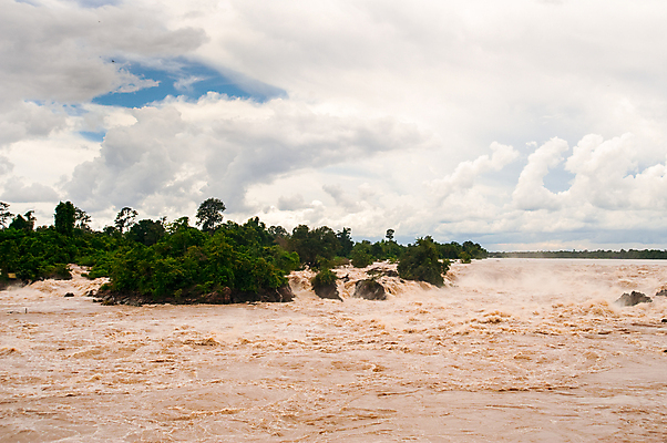 포토 JPG 해외이미지 나무 공원 아시아 섬 여행 자연 풍경 사람없음 초록색 물 여름 강 교수 폭포 젖음 흐름 가을 바위 신선 개울 정상 숲 위험 큼 순수 라오스 내추럴 메콩강 해외포토 자연요소 식물 계절 공공시설 나라 컬러 컨셉 교사 돌_바위 크기 생태계 파일형식 이미지허브
