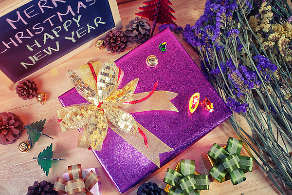 포토 JPG 해외이미지 계절 꽃 행복 별 리본 백그라운드 크리스마스 겨울 탁자 지팡이 휴가 새해 프레임 사탕 선물 사람없음 목재 장식 빨간색 초록색 쇼핑 상자 판매 축제 공책 기쁨 수확 흰색 시골 인사 신용카드 12월 오브젝트 쿠폰 전나무 원뿔 내추럴 노엘 수목 손모아장갑 해외포토 자연요소 도형 나무 식물 기념일 감정 컬러 가구 장갑 농업 재료 문구용품 디저트 금융 예절 날짜 파일형식 이미지허브