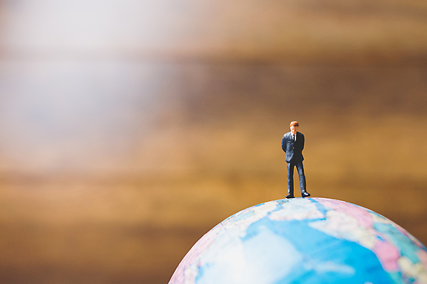 포토 JPG 해외이미지 직업 남자 여행 백그라운드 컨셉 비즈니스 통신 성공 휴가 악수 사람 정장 사람없음 세계 글로벌 장난감 숫자 여행객 미니어처 피규어 비즈니스맨 작음 사인 투자 미니 해외포토 문자 옷 손짓 모형 직장인 크기 파일형식 이미지허브