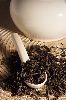 포토 JPG 해외이미지 식물 전통 음료 잎 재료 주전자 티타임 건조 따뜻함 동양인 사람없음 빛 갈색 쌓기 주방 숟가락 검은색 중국 흰색 신선 뜨거움 도자기 원형 아침식사 냄비 찻주전자 인도인 허브 가득함 상쾌 유기농 질감 아로마 동쪽 내추럴 양조 카페인 해외포토 도형 외국인 웰빙 감정 아시아 컬러 모션 주방용품 휴식 수저 인종 식사 솥 방향 파일형식 이미지허브