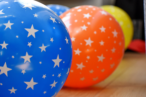 포토 JPG 해외이미지 템플릿 기념일 행복 백그라운드 휴가 기념 이벤트 사람없음 목재 장식 컬러풀 파티 축제 활발 시골 축하 신용카드 생일 초대 풍선 카피스페이스 해외포토 나무 감정 컬러 컨셉 재료 금융 공백 파일형식 이미지허브