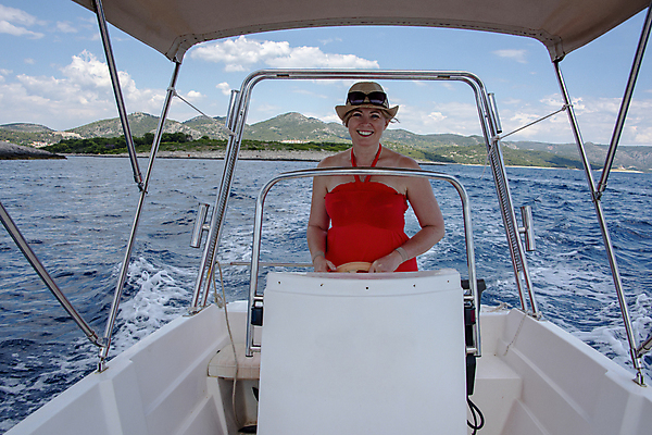 포토 JPG 해외이미지 라이프스타일 여자 행복 호수 스포츠 파도 바다 섬 여행 포즈 요트 교통시설 모션 휴가 항해 한명 야외 물 강 선글라스 태양 힘 운전 만 보트 고급 크루즈 속도 모터보트 모터 뱃놀이 해외포토 자연요소 1 감정 안경 교통 컨셉 배_교통 사람 생활 전통놀이 시설 파일형식 이미지허브