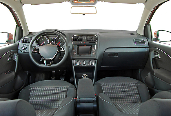 포토 JPG 해외이미지 스튜디오촬영 디자인 지도 의자 교통시설 자동차 실내 안전 사람없음 내부 소리 장비 운전 벨트 뜨거움 운전사 고급 수리 핸들 가죽 라디오 승객 시스템 네비게이션 위로 계기판 자동 제어 스타일 해외포토 직업 잡화 육상교통 가구 교통 컨셉 모션 전자제품 시설 파일형식 이미지허브