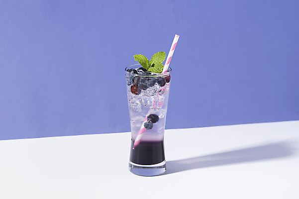 포토 JPG 해외이미지 잔 실내 빨대 그림자 사람없음 얼음 블루베리 보라색배경 블루베리주스 해외포토 자연요소 식기 백그라운드 과일 내부 보라색 과일주스 파일형식 이미지허브