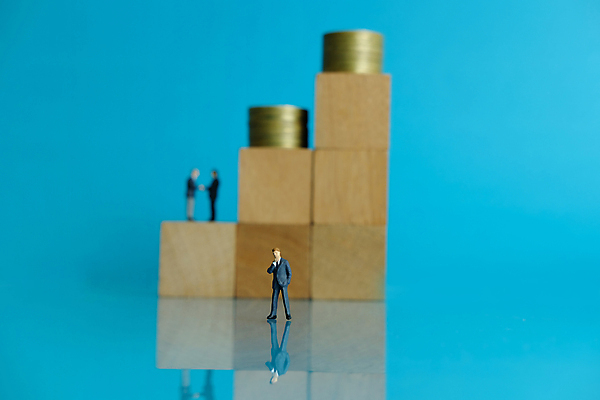 포토 JPG 해외이미지 백그라운드 컨셉 돈 비즈니스 성공 악수 아이디어 사람 사람없음 목재 금융 경제 장난감 숫자 판매 쌓기 동전 블록 미니어처 성장 비즈니스맨 시장 확대 계획 주식 큐브 검색 투자 정사각형 이익 해결 회계 진행 개발 경영 골 수입 위기 해외포토 도형 나무 문자 남자 재료 모션 손짓 모형 직장인 재산 파일형식 이미지허브