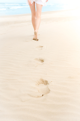 포토 JPG 해외이미지 1 여자 수영복 길 모래 파도 바다 여행 신체 자연 휴가 휴식 사람 풍경 사람없음 물 여름 파란색 산책 거품 꿈 자유 흰색 뜨거움 씻기 발자국 날씬함 상쾌 장면 부드러움 천국 단계 내추럴 무료 파라다이스 혼자 해외포토 자연요소 옷 계절 감정 컬러 컨셉 자국 청결 감각 몸매 생태계 파일형식 이미지허브