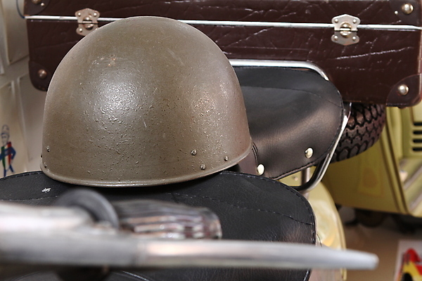 포토 JPG 해외이미지 디자인 여행 백그라운드 교통시설 영국 거리 사람없음 금속 자전거 기계 이탈리아 운전 자유 스쿠터 오토바이 수확 도시 바퀴 클래식 승차 헬멧 주차 향수 속도 무역 복고 엔진 모터 구식 옛날 회복 스타일 해외포토 유럽 산업 교통 컨셉 농업 모션 재질 바이크 화장품 보호장비 시설 파일형식 이미지허브