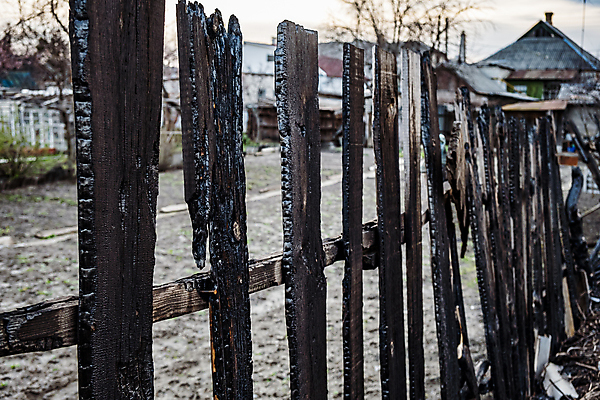 포토 JPG 해외이미지 벽 백그라운드 패턴 표면 불 추상 주택 사람없음 목재 울타리 갈색 검은색 어둠 회색 판넬 거친 균열 널 위험 장작 묘사 질감 내추럴 그런지 수목 옛날 진짜 화상 해외포토 자연요소 나무 컬러 컨셉 무늬 재료 모션 건물 담장 상처 파일형식 이미지허브